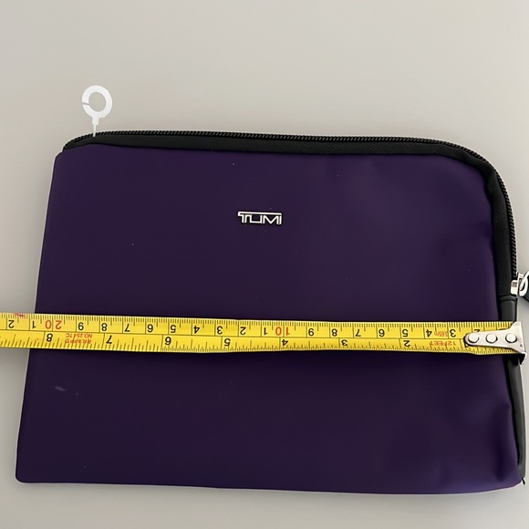 Tumi Cosmetics Accessory Pounch - Picture 3 of 5